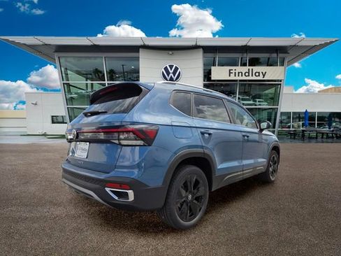 New 2026 Volkswagen Taos SE FWD image 4
