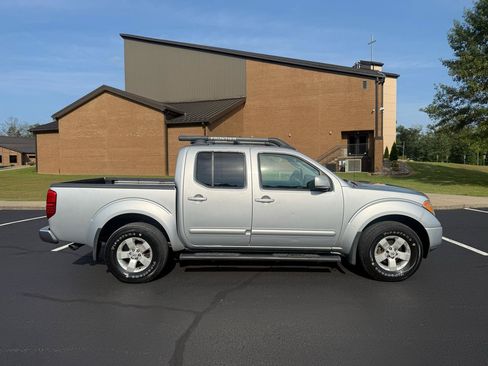 Used 2007 Nissan Frontier LE w/ Leather Pkg AWD/4WD image 3