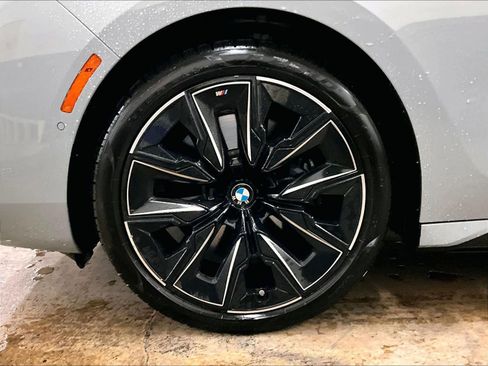 Certified 2025 BMW 760i xDrive image 11