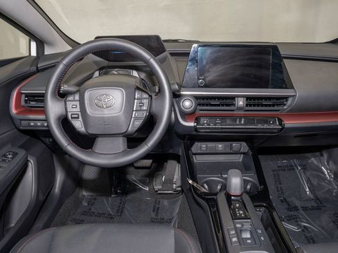 Certified 2025 Toyota Prius XSE image 6