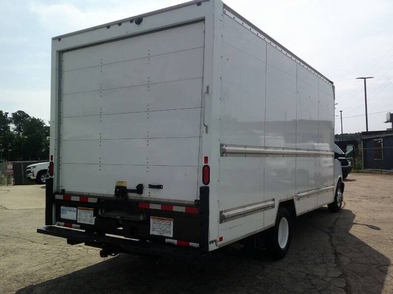 Used 2021 GMC Savana 3500 Extended w/ Power Convenience Package RWD image 8