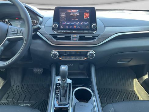 Used 2023 Nissan Altima 2.5 SV FWD image 11