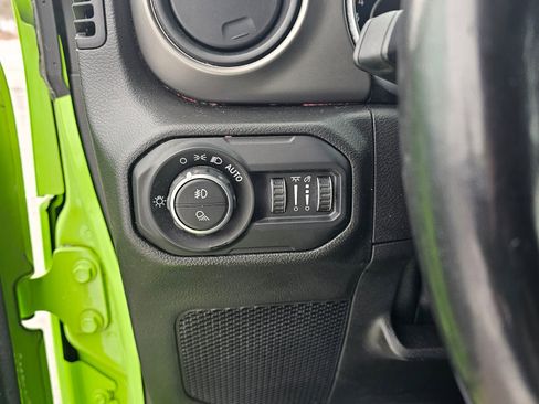 Used 2021 Jeep Gladiator Willys image 22