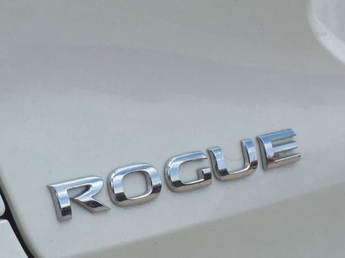 Used 2019 Nissan Rogue S AWD/4WD image 13