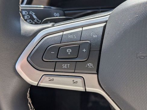 Used 2025 Volkswagen Atlas SE image 17