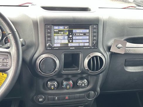Used 2017 Jeep Wrangler Unlimited Sport AWD/4WD image 19