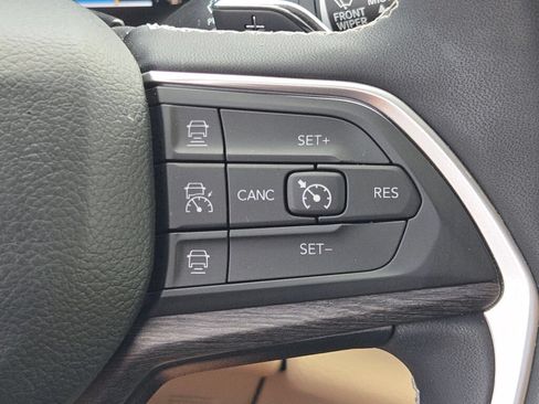 Used 2024 Jeep Grand Cherokee Limited w/ Luxury Tech Group II AWD/4WD image 35