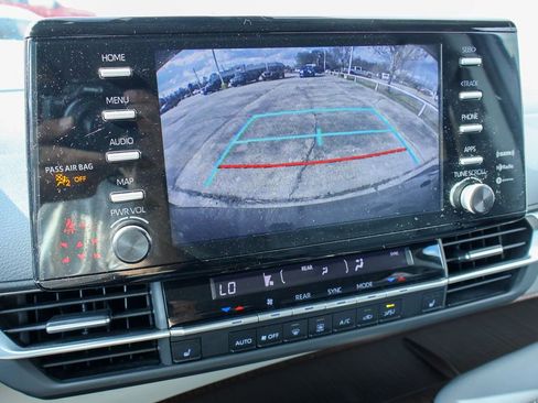 Used 2022 Toyota Sienna XLE image 4