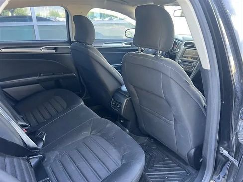 Used 2017 Ford Fusion SE w/ Fusion SE Technology Package FWD image 17