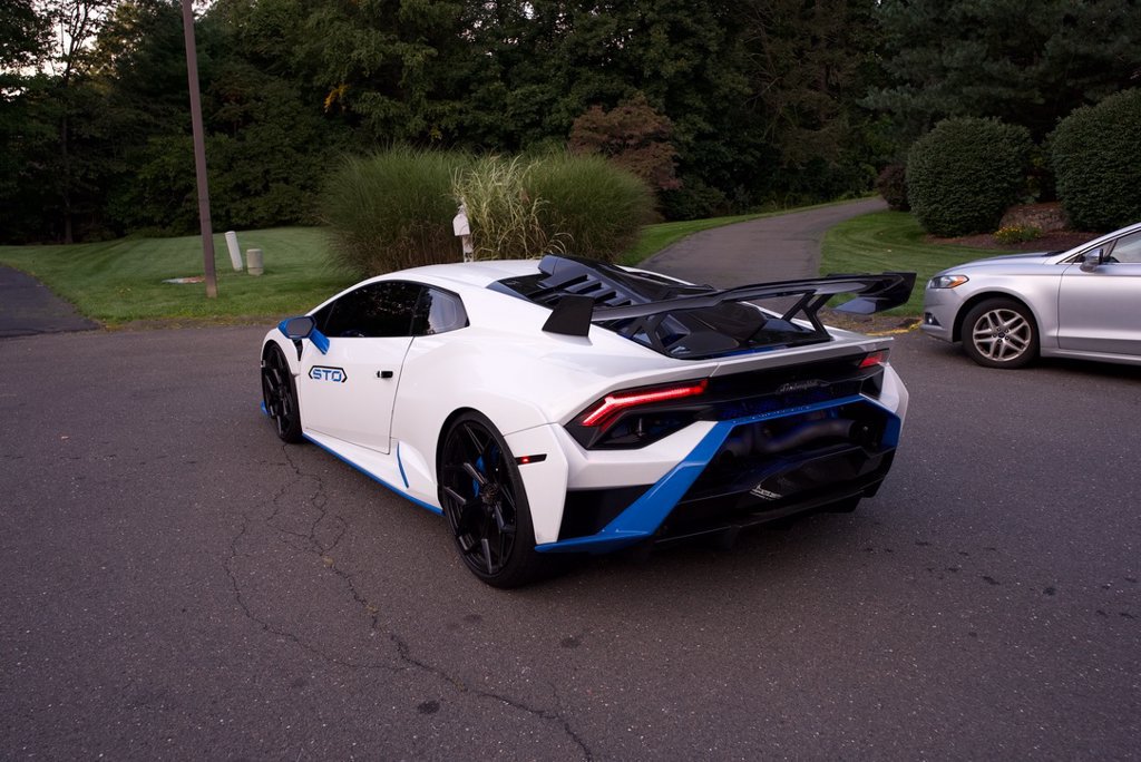 Used 2022 Lamborghini Huracan STO RWD image 11