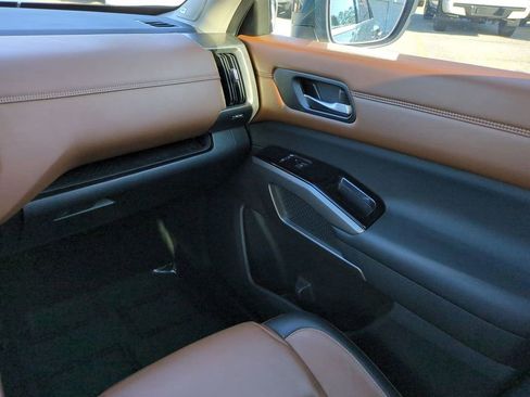 Certified 2024 Nissan Pathfinder Platinum image 17