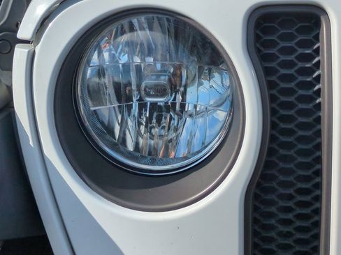 Used 2018 Jeep Wrangler Unlimited Rubicon w/ Cold Weather Group image 10