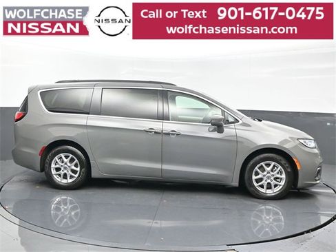 Used 2022 Chrysler Pacifica Touring-L image 7