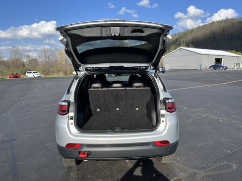 Used 2025 Jeep Compass Trailhawk AWD/4WD image 31