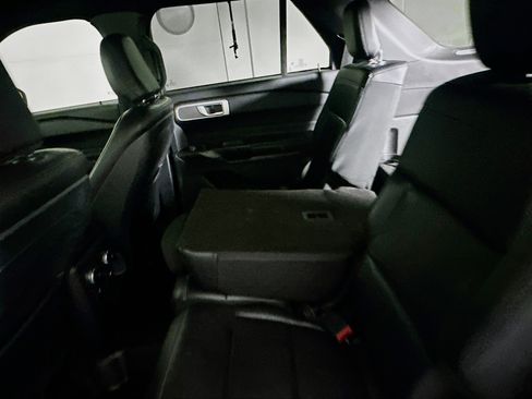 Used 2020 Ford Explorer XLT w/ Equipment Group 202A image 28