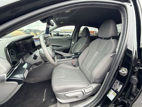Used 2023 Hyundai Elantra SEL w/ Convenience Package image 12