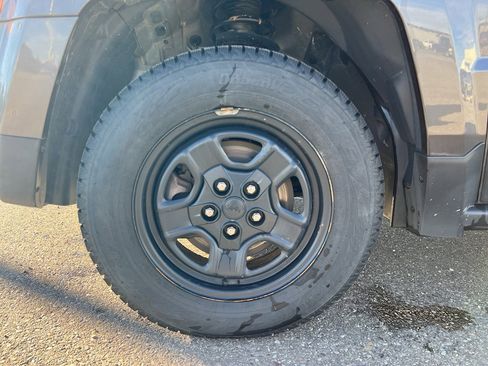 Used 2016 Jeep Patriot Sport image 14