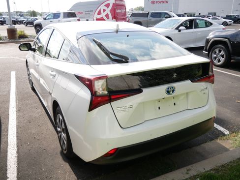 Used 2020 Toyota Prius XLE AWD/4WD image 7