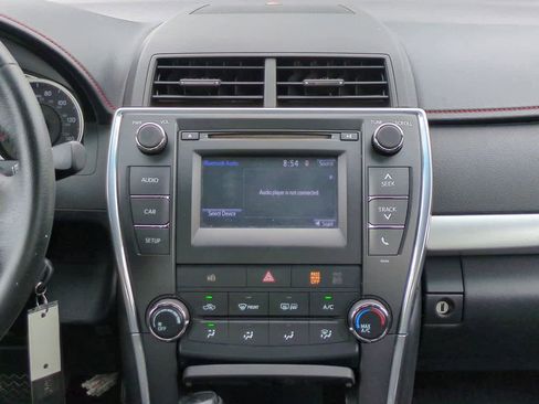 Used 2015 Toyota Camry SE FWD image 17