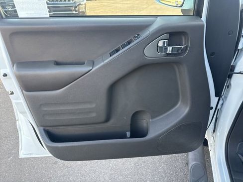 Used 2019 Nissan Frontier PRO-4X image 11