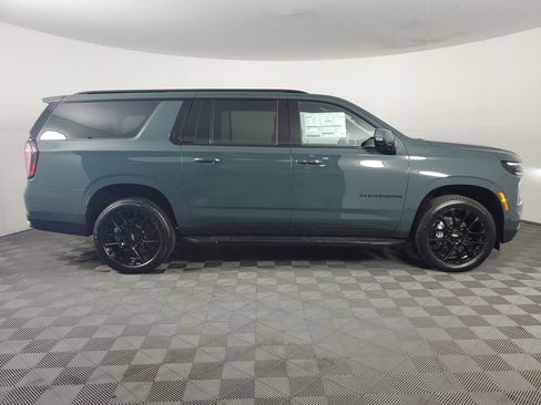 New 2026 Chevrolet Suburban RST image 3