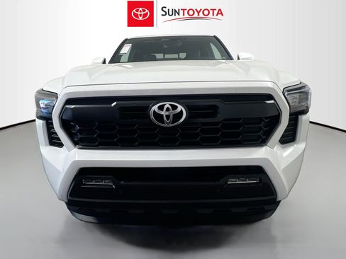Used 2025 Toyota Tacoma TRD Off-Road w/ TRD Off Road Upgrade Package AWD/4WD image 10