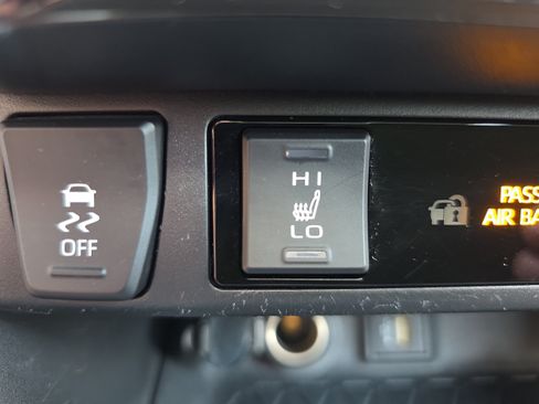 Used 2025 Toyota RAV4 SE AWD/4WD image 24