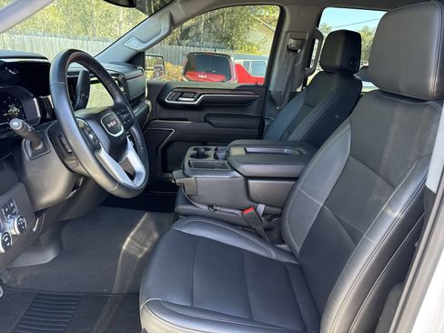 Used 2023 GMC Sierra 1500 SLT w/ X31 Off-Road Package AWD/4WD image 9
