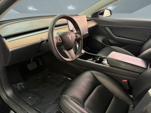 Used 2020 Tesla Model 3 Standard Range image 4