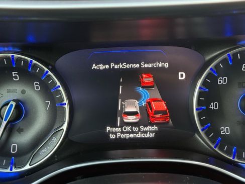 Used 2019 Chrysler Pacifica Touring-L FWD image 24