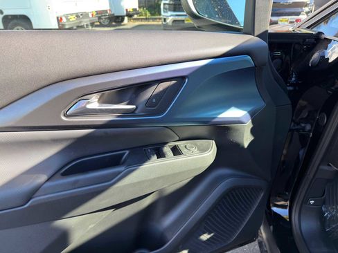 New 2026 Chevrolet Equinox EV LT image 23