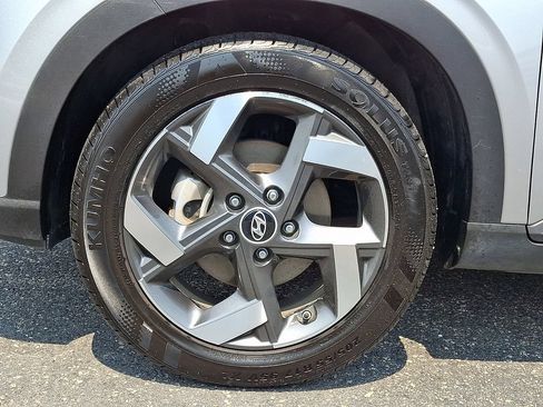 Certified 2025 Hyundai Venue SEL FWD image 8