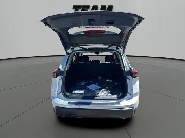 Used 2025 Nissan Rogue SV AWD/4WD image 6