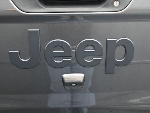 Used 2021 Jeep Gladiator Sport image 29