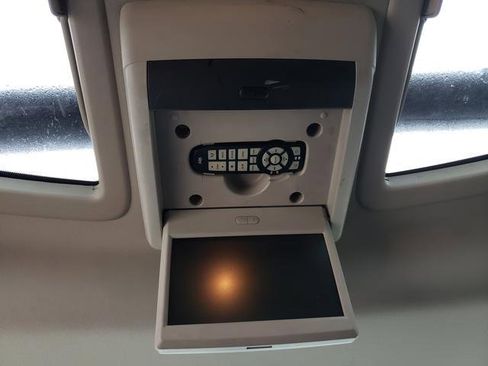 Used 2010 Jeep Commander Limited image 18