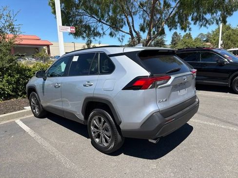 Used 2022 Toyota RAV4 XLE Premium AWD/4WD image 15