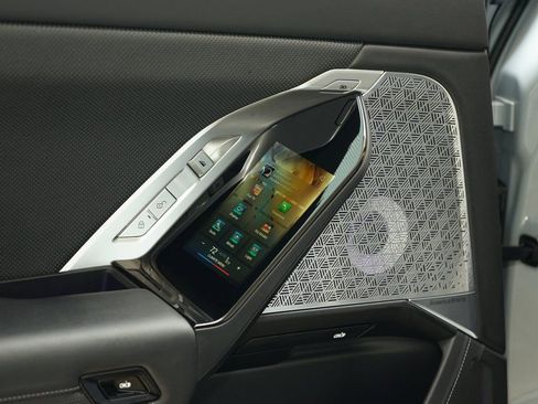 Used 2023 BMW 760i xDrive image 27