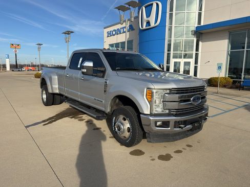 Used 2017 Ford F350 Lariat w/ Chrome Package image 3
