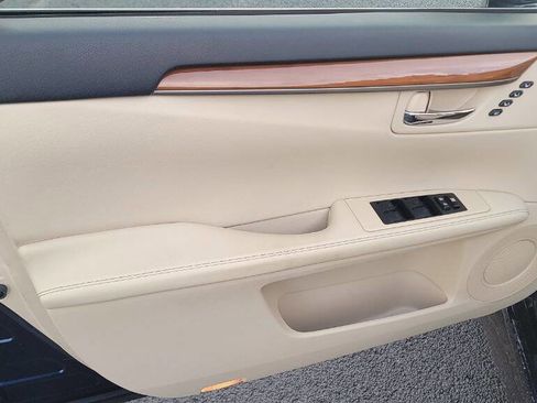 Used 2013 Lexus ES 300h image 31