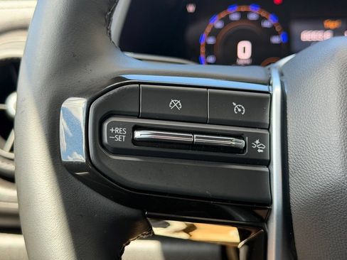 Used 2025 Chevrolet Colorado Trail Boss AWD/4WD image 19