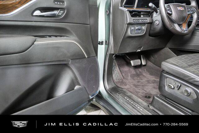 Used 2023 Cadillac Escalade ESV Sport Platinum w/ LPO, ONYX Package AWD/4WD image 7