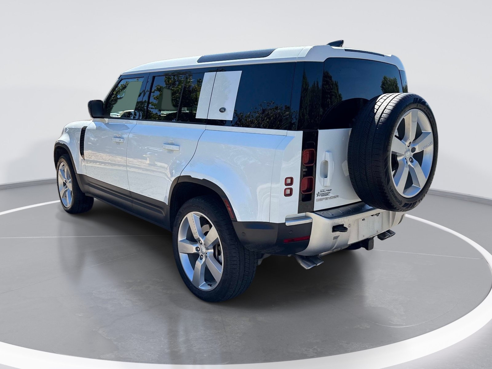 Used 2024 Land Rover Defender 110 SE AWD/4WD image 6