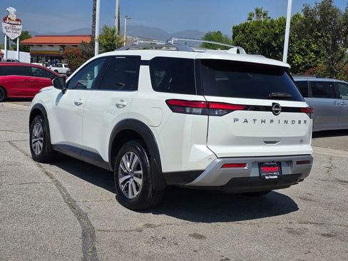 Used 2023 Nissan Pathfinder SL w/ Lighting Package (N92) image 6