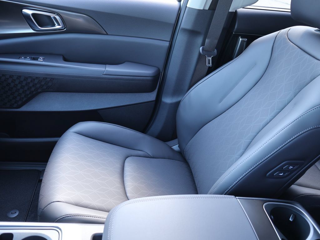 New 2027 Kia Carnival EX w/ Dark Edition Package FWD image 29