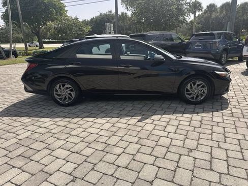 Used 2024 Hyundai Elantra SEL FWD image 14
