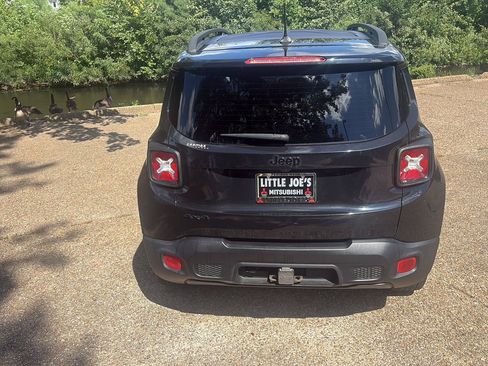 Used 2016 Jeep Renegade Latitude AWD/4WD image 7