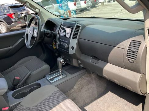 Used 2012 Nissan Frontier SV AWD/4WD image 17