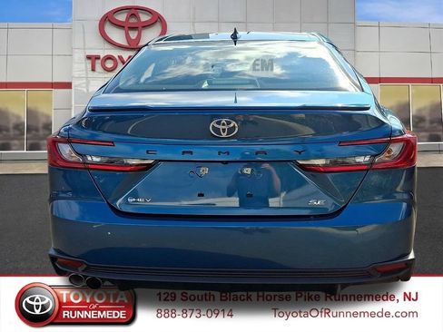 Used 2025 Toyota Camry SE FWD image 5