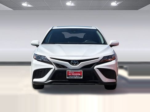 Used 2024 Toyota Camry SE FWD image 6