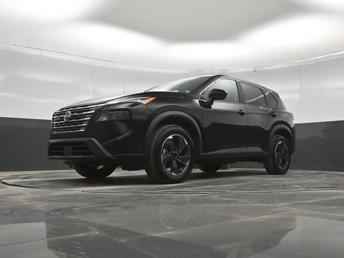 Used 2024 Nissan Rogue SV FWD image 34